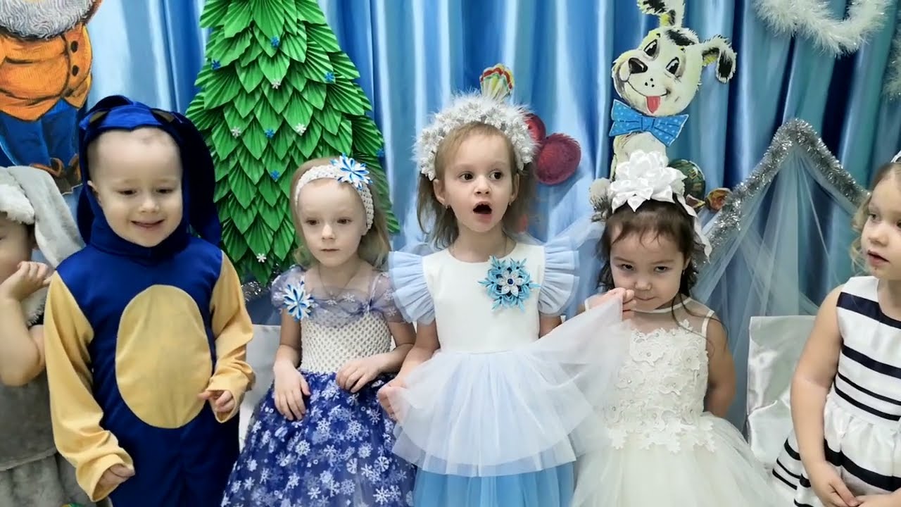 Новогодний утренник во второй младшей группе "Волшебные огонёчки"