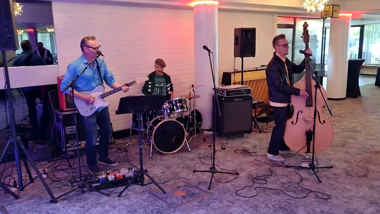 Johnny & the Dodgers l&auml;mpp&auml;&auml; ilman Johnny&auml;. 16.7.2022 Gustavelundissa