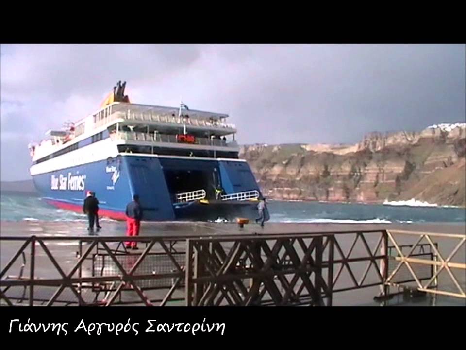 Κακοκαιρία στο λιμάνι του Αθηνιού της Σαντορίνης 15.3.2013