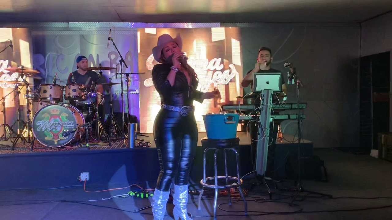 Una de Tequila - Diana Reyes