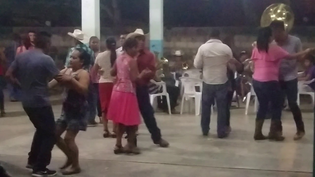 La lima Veracruz Niña pequeña bailando música de banda