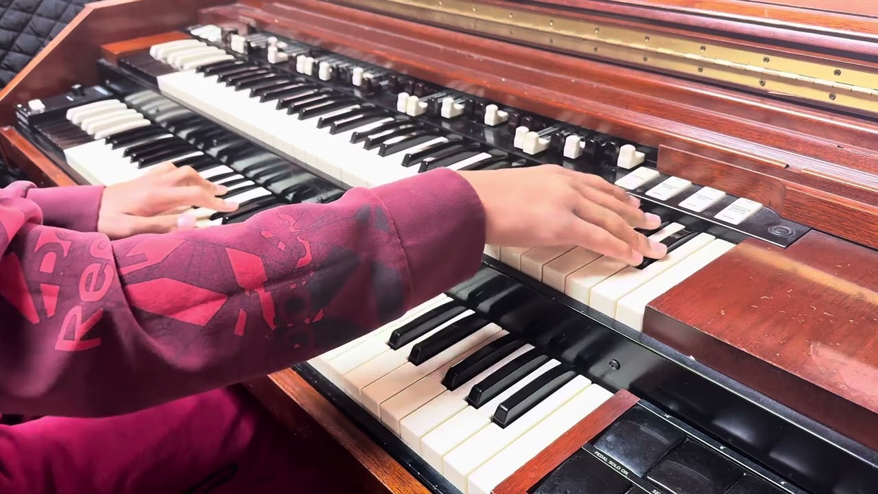Anointed Maestro on Organ: Myrna Summers + Timothy Wright Melodies