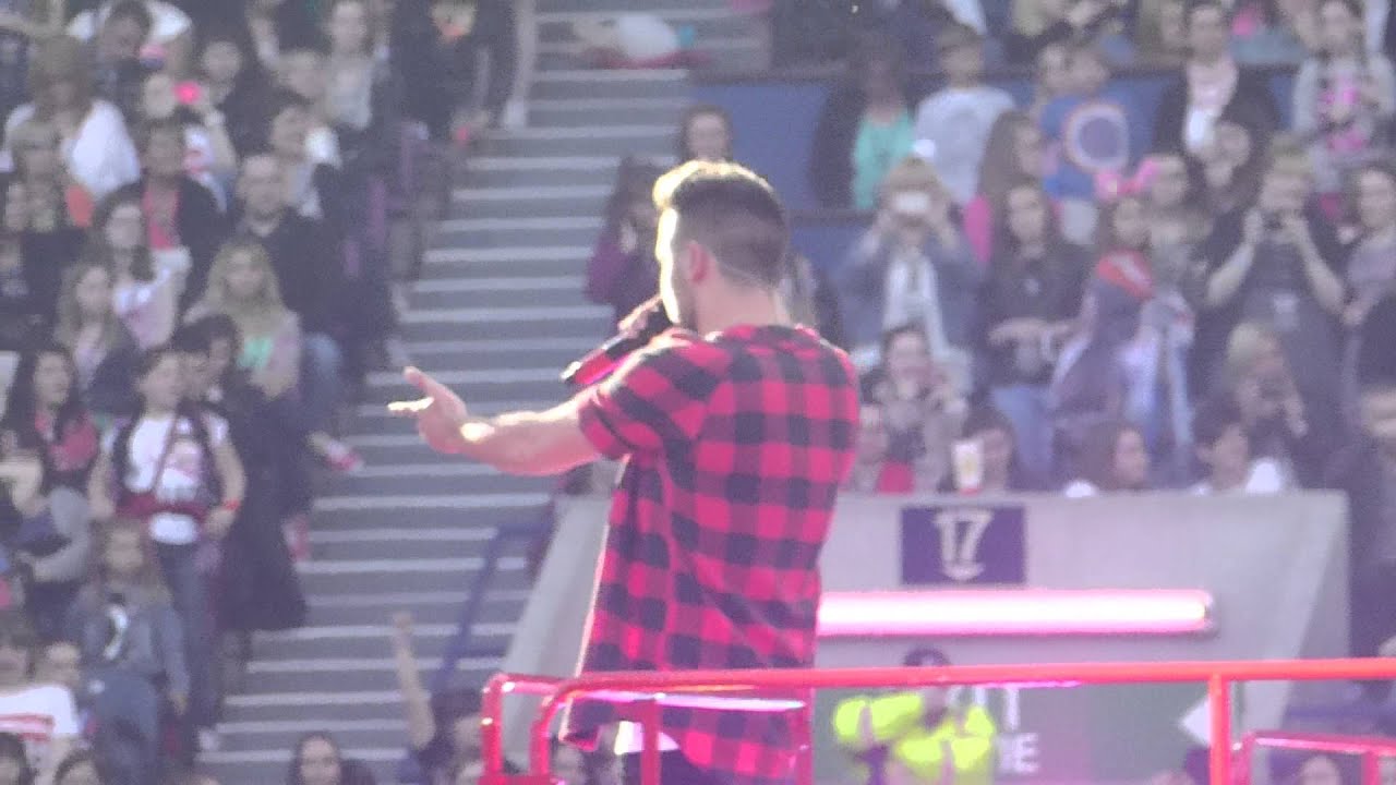 16. One Direction Edinburgh - WWAT - Alive