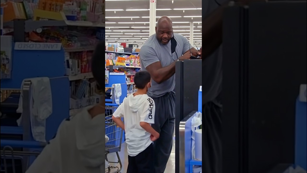 Shaq Blesses A Kid’s Day At Walmart 😇 