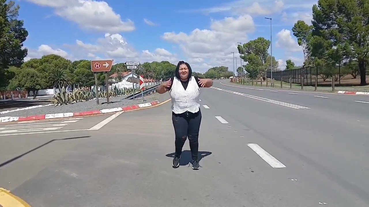Kinders kry seer -Chubby Ziza(OFFICIAL MUSIC VIDEO)