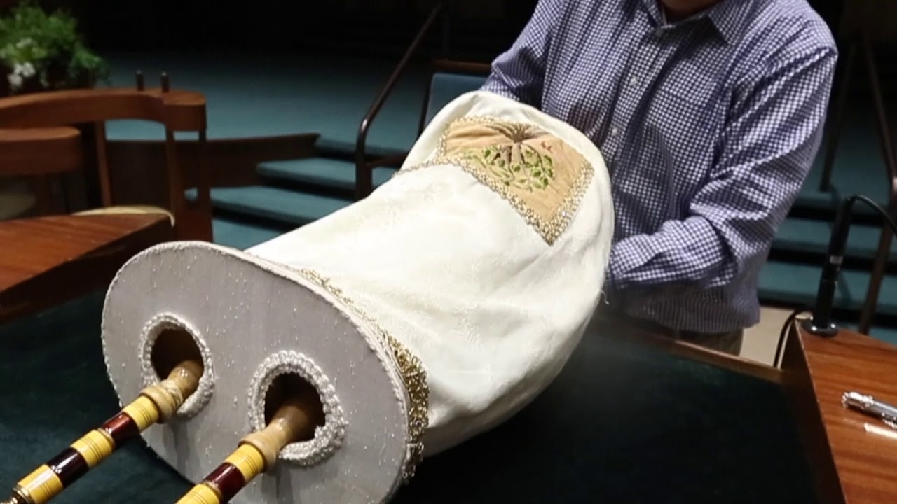 Ottawa congregation delivers Torah scroll to beleaguered Tanzanian Jewish community