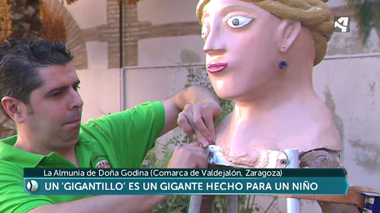 La Almunia de Doña Godina bautiza dos nuevos gigantillos