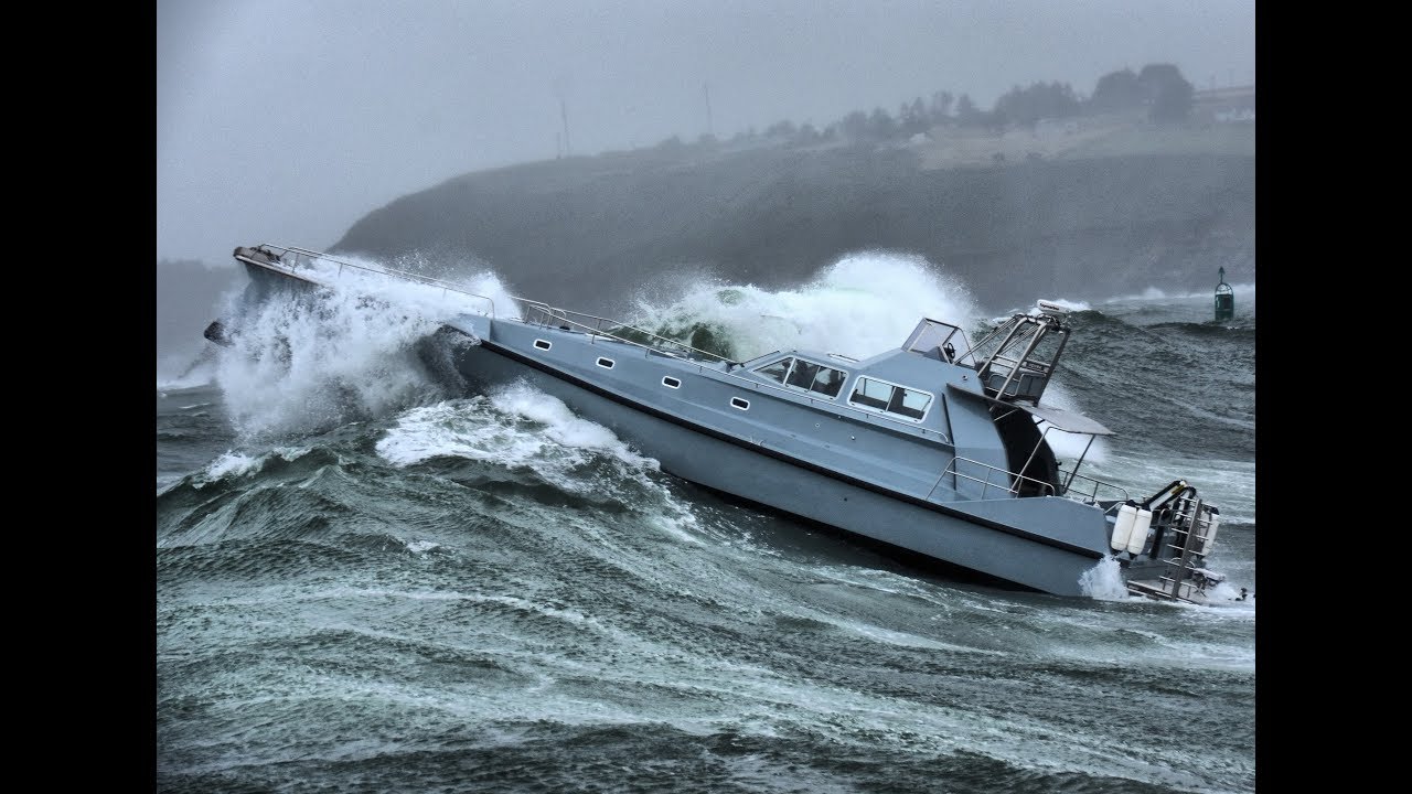 Pilot and Jacks XSV20 in storm