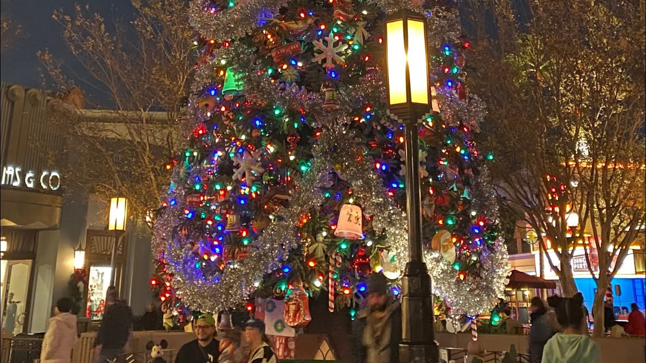 Buena Vista Street Holiday Tree Lighting Ceremony Disney California Adventure 🎄