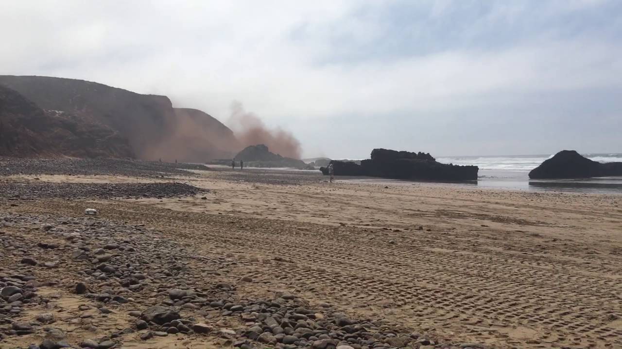10 sec after the fall of an arch on Legzira beach/ 10 секунд спустя падения арки на пляже Легзира