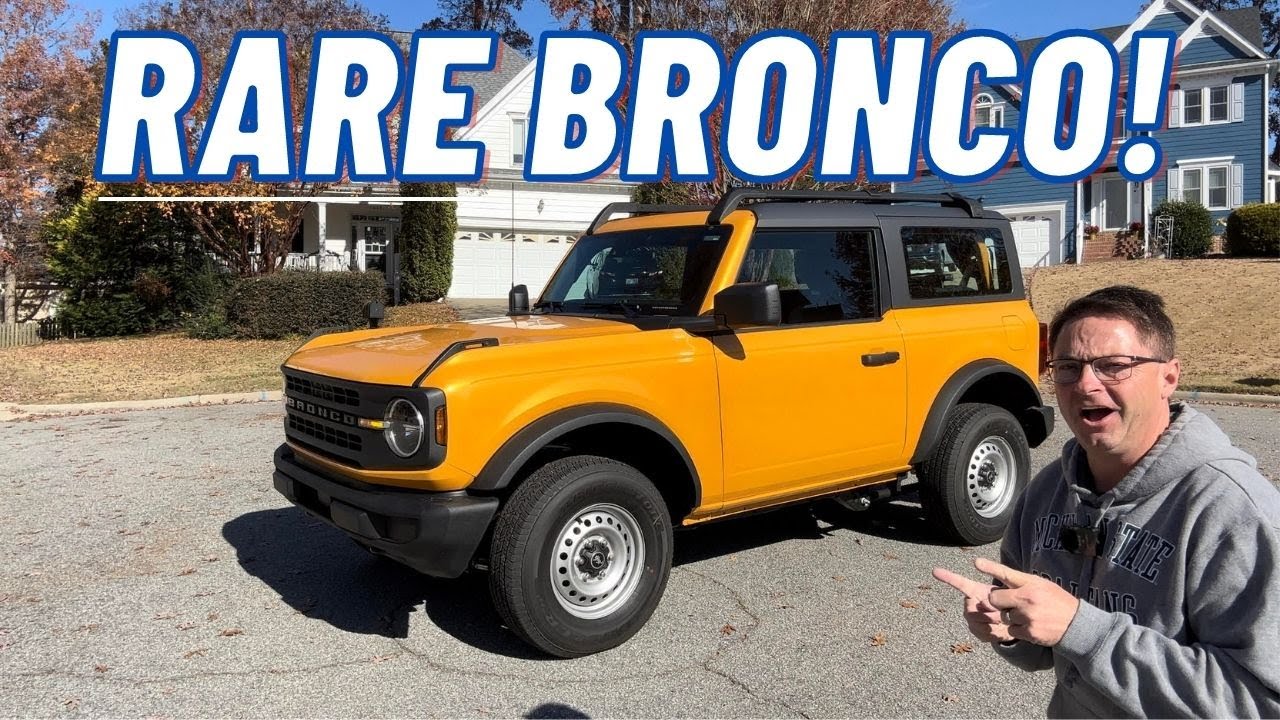 RARE BRONCO - 2022 Bronco Base, 2-door, 7-speed Manual