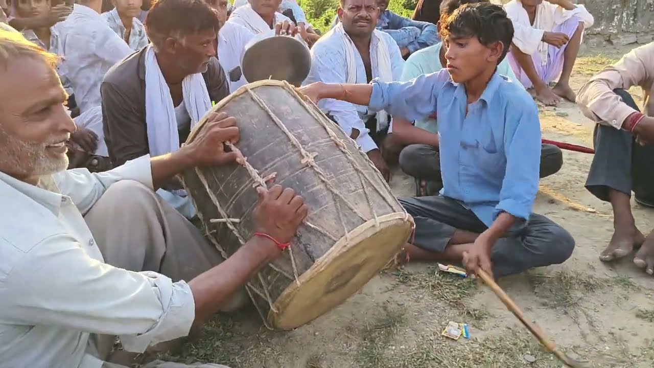 छोटे से बच्चे ने दिखाया दमखम//डाबला मे जोरदार,, माता रानी,,का निशान,, माता जी हरजस!! मां का भारत!!