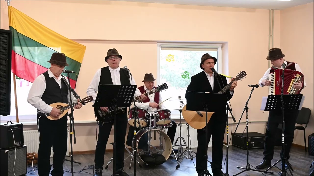 „Šilkiniai vėjai“. Raseinių rajono KC Girkalnyje ansamblis „Kalnagiris“, vadovas Dainius Maslauskas.