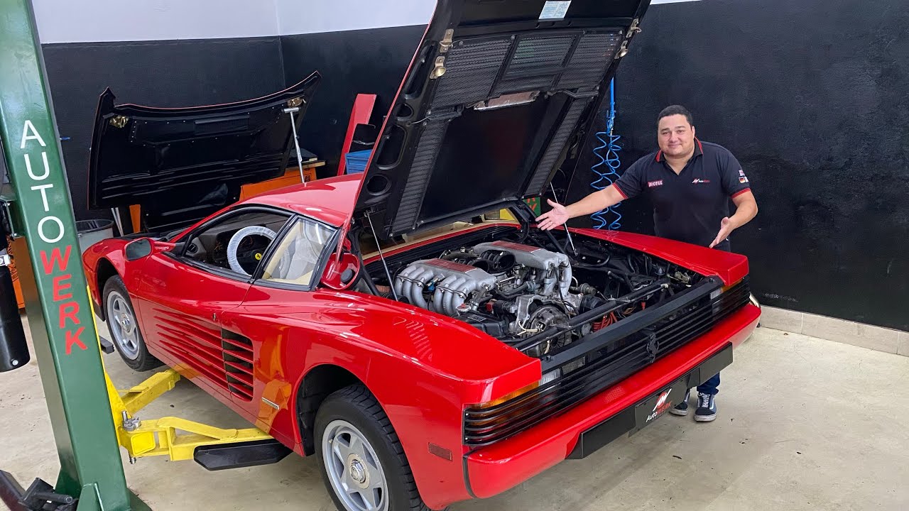 Ferrari Testarossa fazendo manuten&ccedil;&atilde;o na AutoWERK Garage
