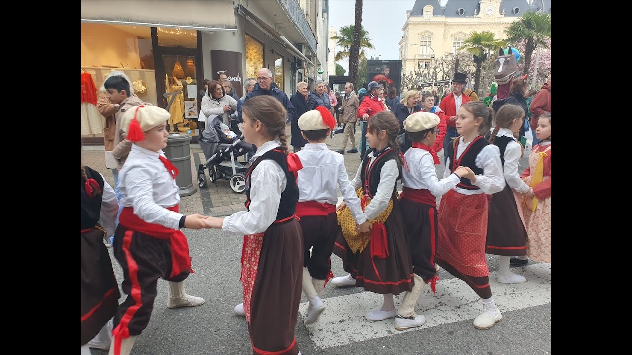 Carnaval Bigourdan : Ours, Musique et Déguisements Envahissent Tarbes !
