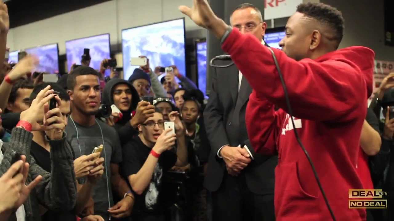 Kendrick Lamar & Jay Rock Perform Money Trees For The First Time in Best Buy, Union Sq.