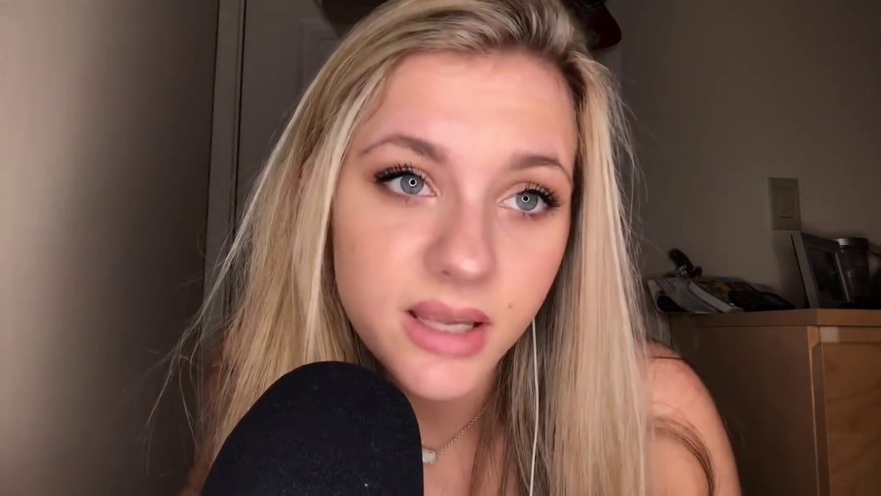 ASMR- eating Macaroni and cheese/ mouth sounds/  whisper