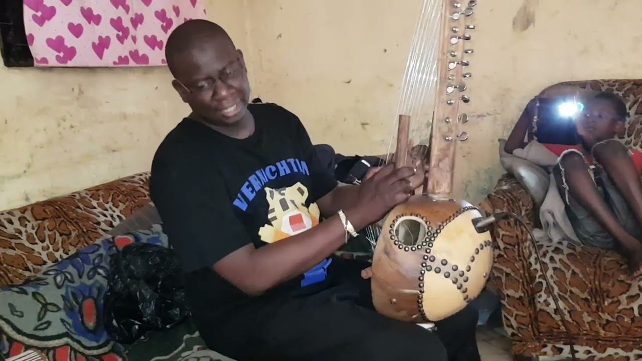 Baba Sacko chez N'Faly SOUMANO le Chef de Griot de Sangaré Bougou.