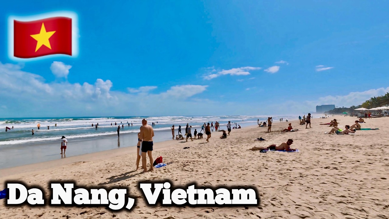 Didn&rsquo;t Expect This on Christmas&hellip; Sunny Beach Walk in Da Nang