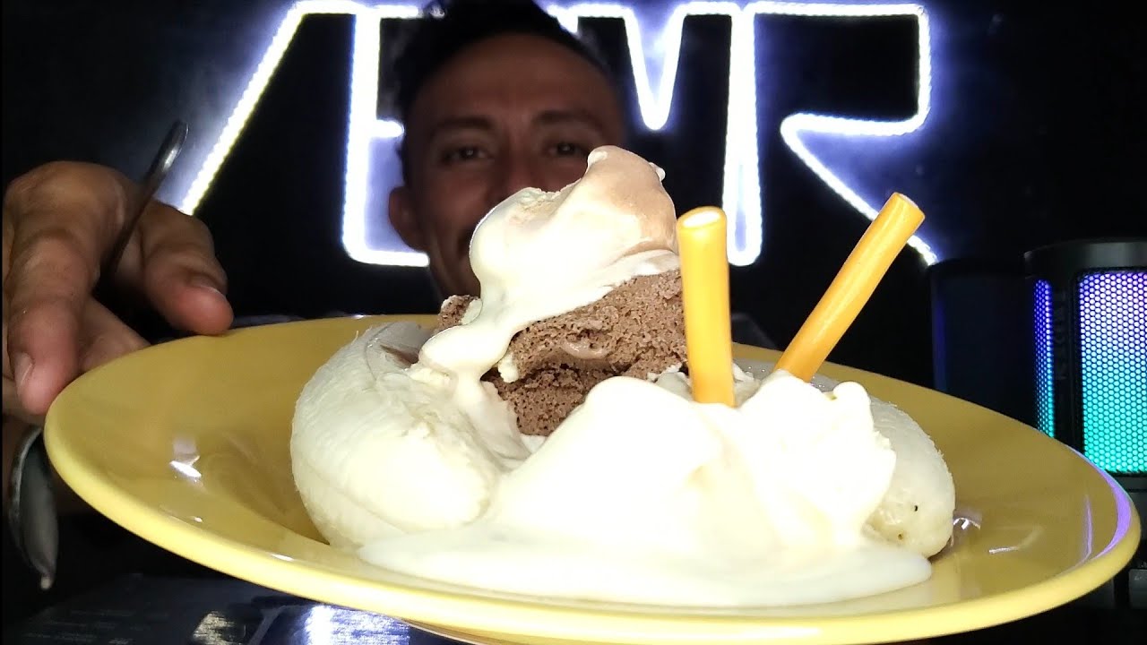 ASMR 🍌 Comendo BANANA SPLIT  ( sorvete + banana )