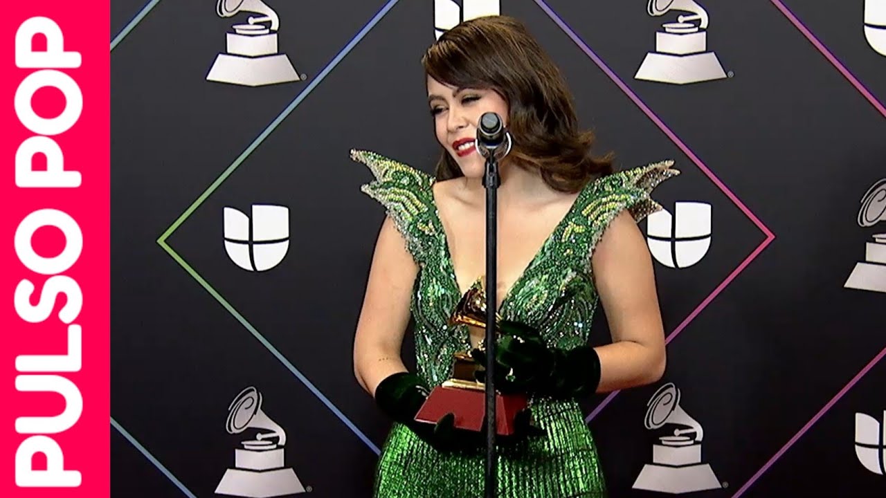 JULIANA VELASQUEZ no puede creer que ganó Mejor Nuevo Artista en los LATIN GRAMMYS 2021
