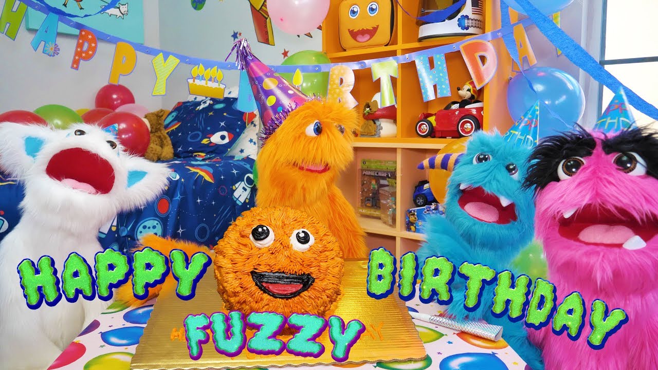Fuzzy's Surprise Birthday party!  🎉🎈🎁🎂 Fuzzy Puppet turns 4!!!!!!  FUN KIDS TOY action figures