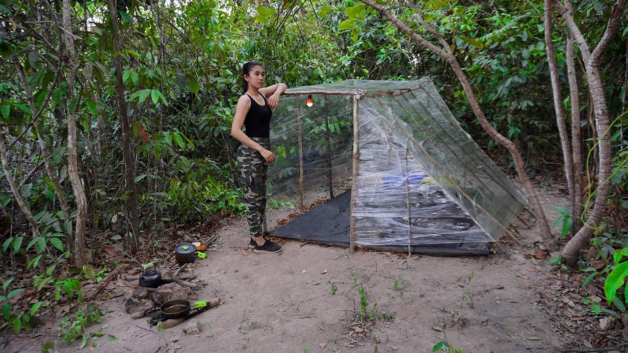 Bushcraft Trip - Solo Overnight Bushcraft Tent Using Plastic Wrap - Survival Alone in Forest