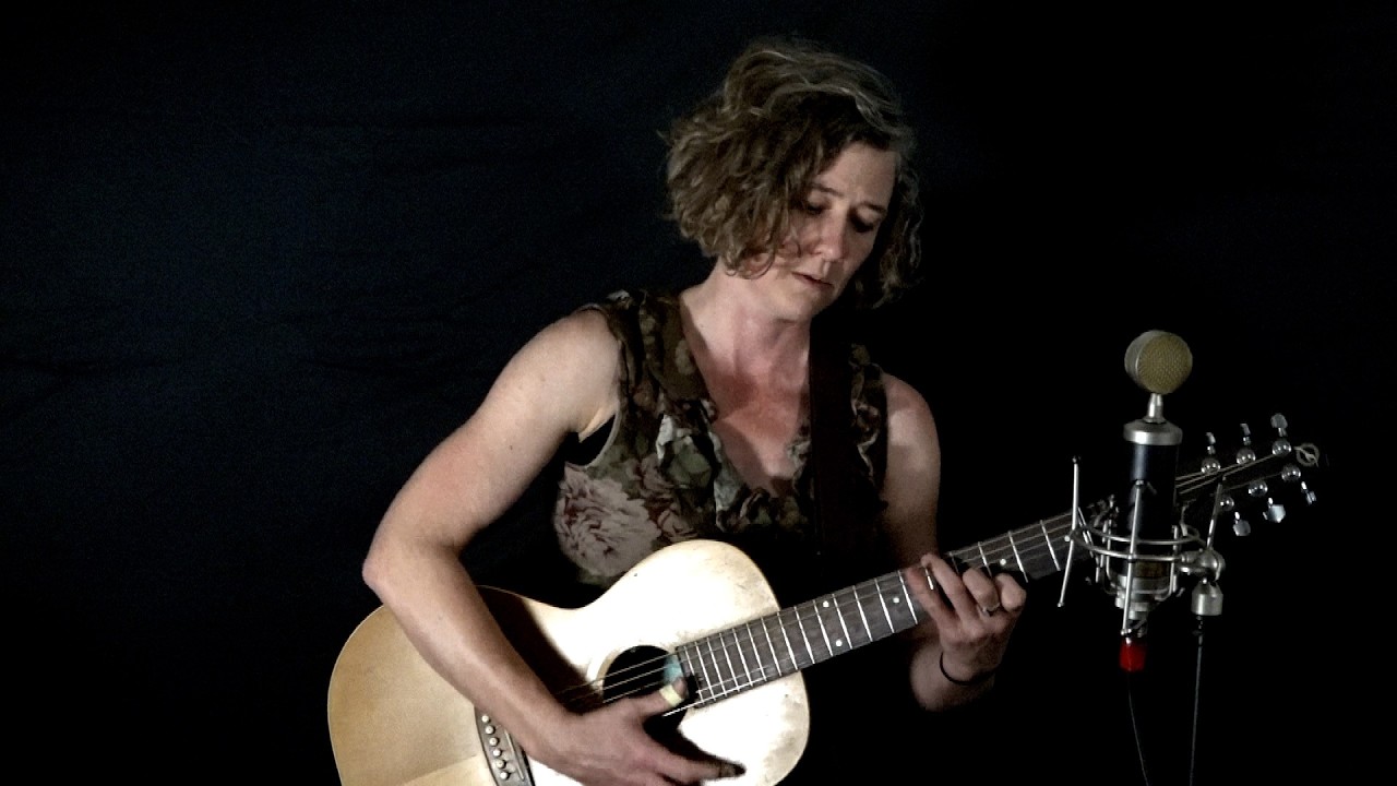 Ash Devine - Beauty On The Way