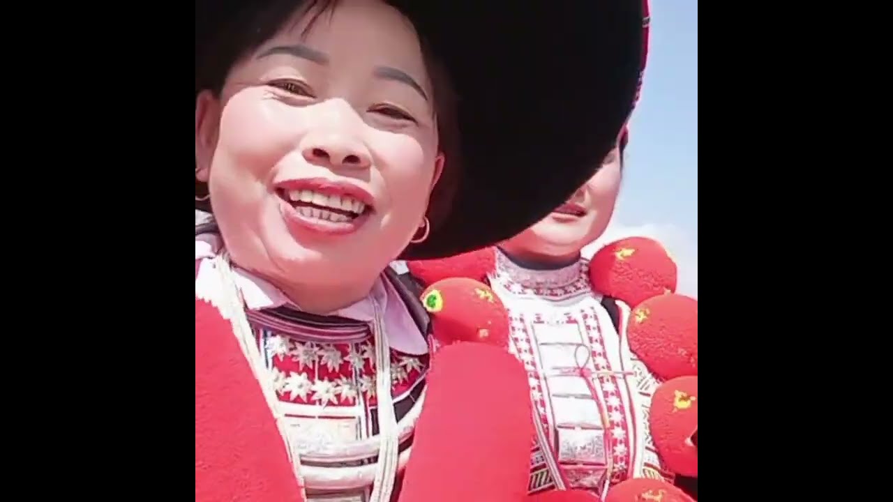 Chị Nhậy cùng mấy người bạn đi hội mù là hát lượn giao lưu hay lắm#phần (2083)