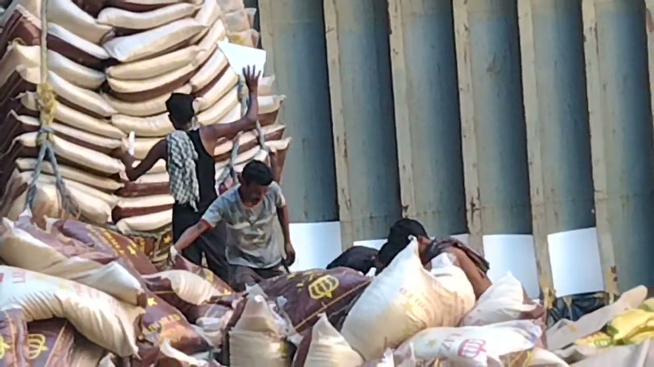 KAKINADA port Area in Load Area KAKINADA port Area ship Singapoor KAKINADA port Area ship Singapoor