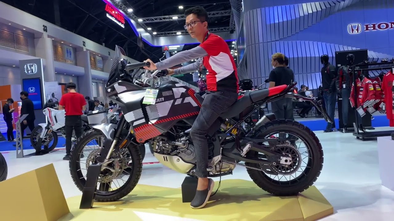 Ducati Desert X màu đen tem RR22 soi tiết kèm giá xe