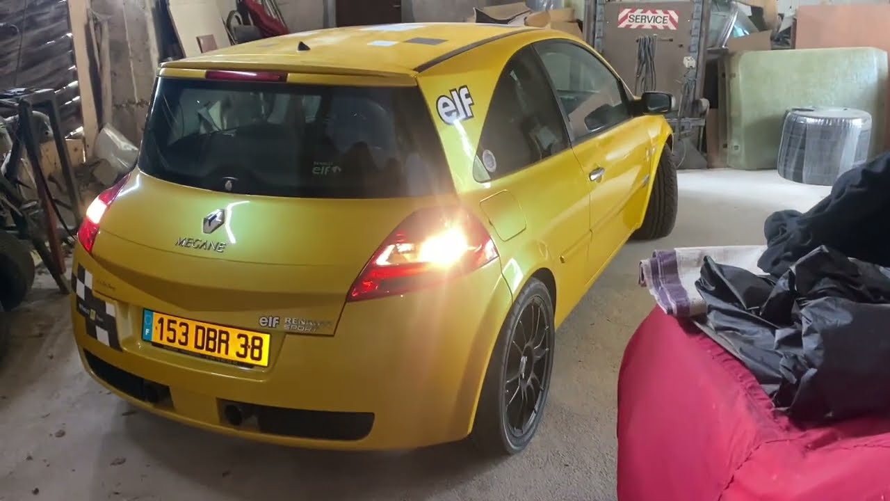 SORTIE DE GRANGE D’UNE MEGANE 2 RS JAUNE SIRIUS!