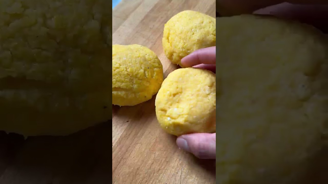 This is how shepherds cook polenta in Romania. #polenta #mamaliga #bulz #peasant #chefathome