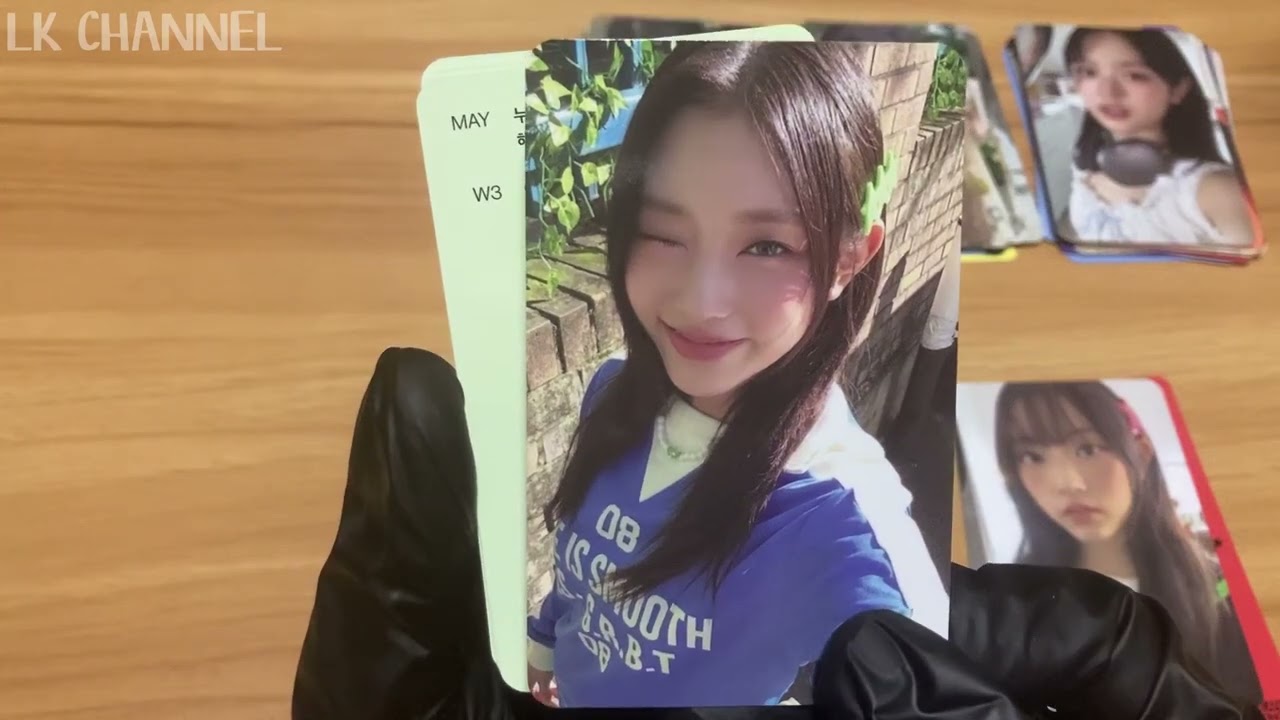 New Jeans 2024 Season’s Greetings Photocard Set and Lomo Cards Unboxing
