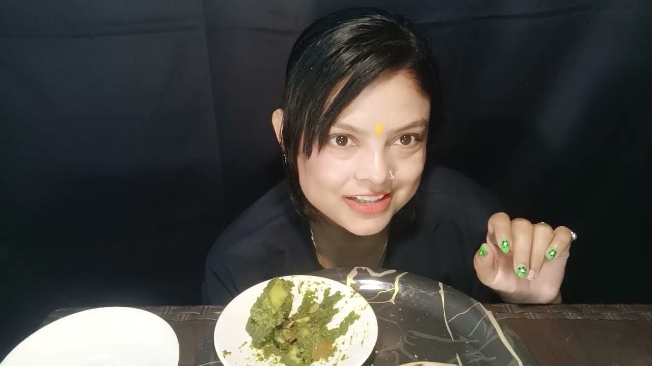 Sarson ka saag with rice chapati 