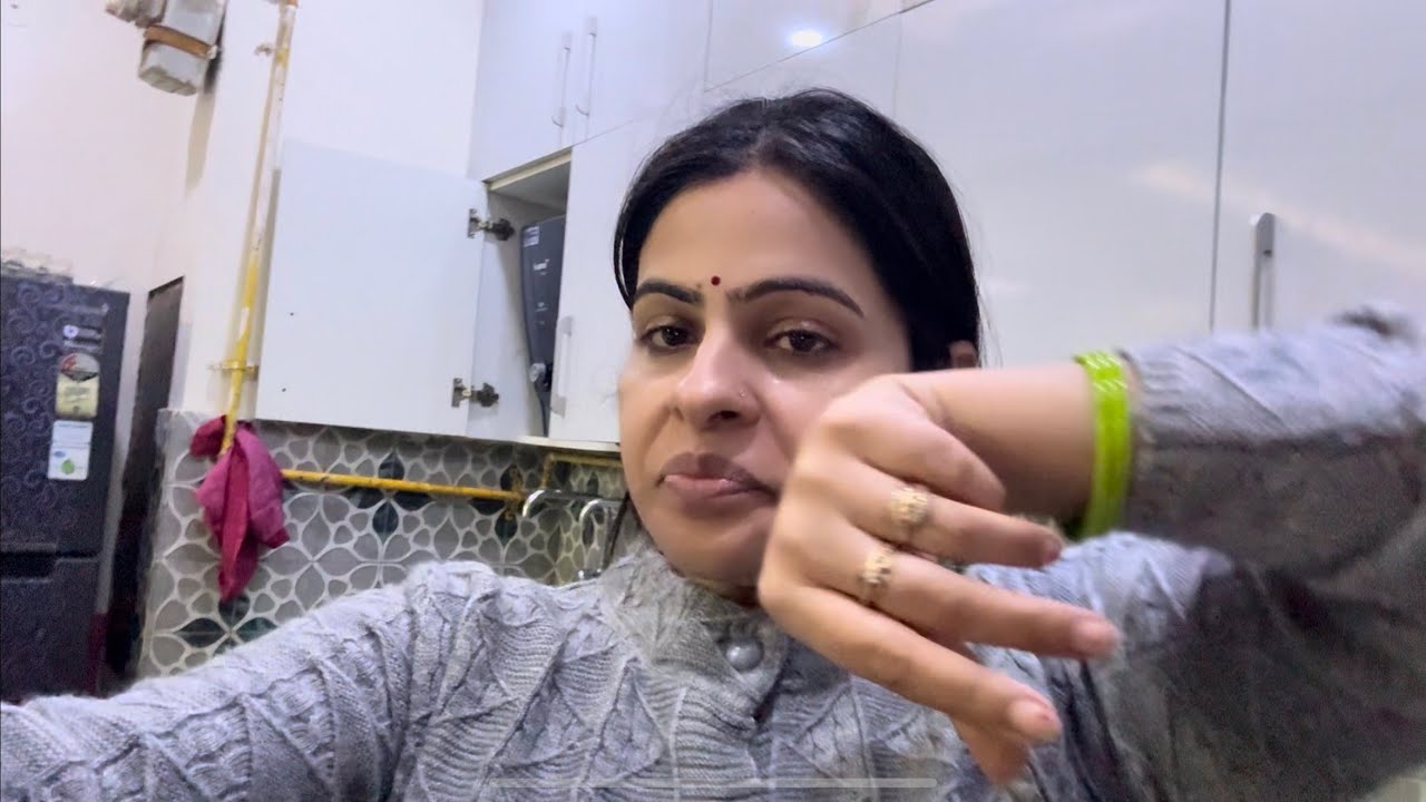 कुछ सच्चाई ख़ुद बतानी पड़ती है जब मैं नीचे kitchen में खाना बनारही थी camera on करके तभी येसब record