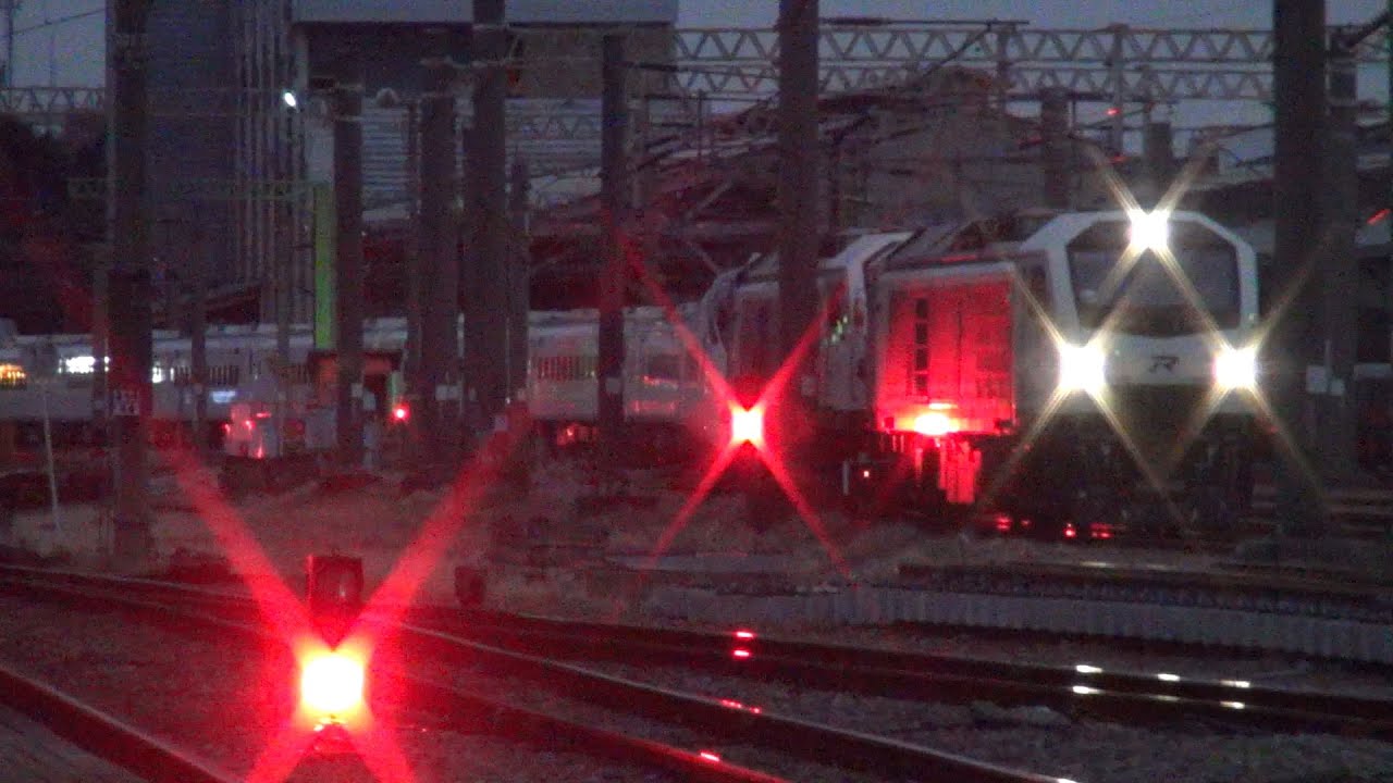 【8782次】臺鐵 2024.01.24 [柴電機車 R203 & R204] 重聯牽引EMU3000 抵達彰化 TR Locomotives R203 & R204 Hauling EMU3000