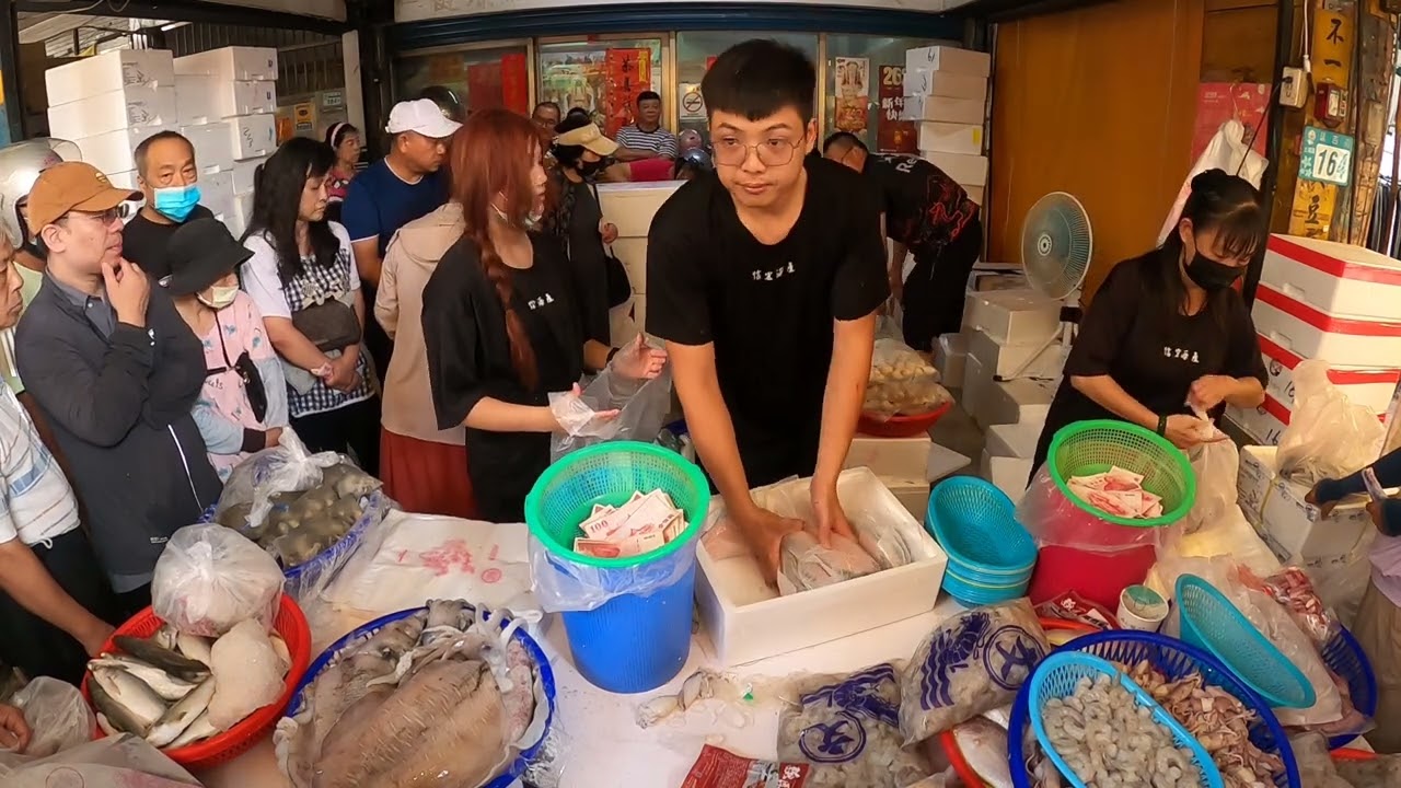 買氣不錯，有清空的感覺 #中彰海王子 #土城 #海鮮叫賣 #海鮮拍賣