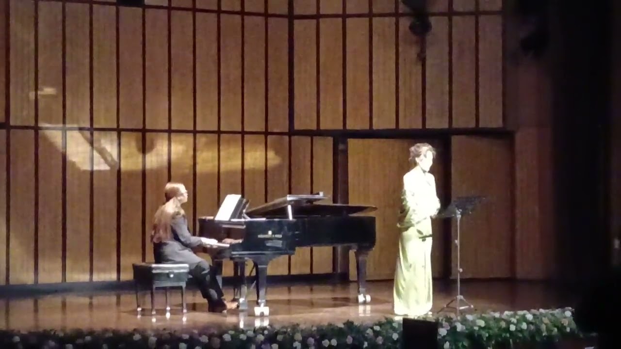 Opera recital by Zhu Huiling #opera