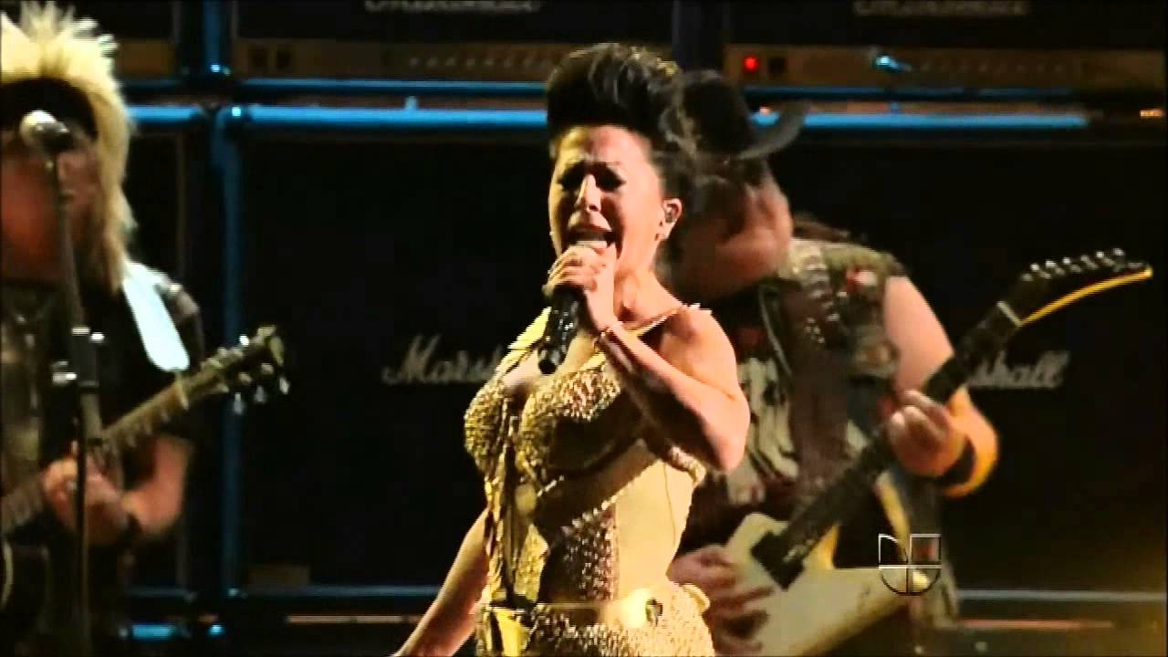 ALEJANDRA GUSMAN Y MODERATO - DIA DE SUERTE-PREMIOS LO NUESTRO 2012 (HD)