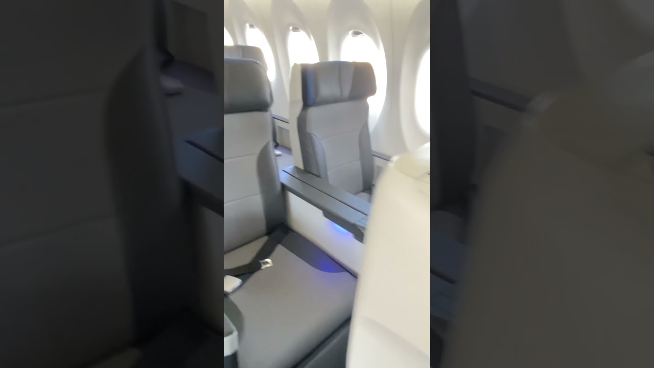 Quick Look: Breeze Airways First Class - A220-300