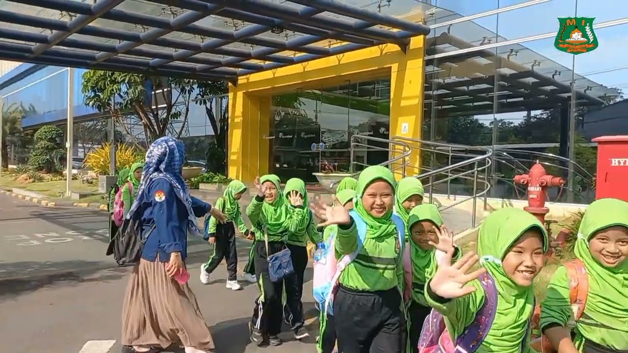 OUTING CLASS 1 MI MIFTAHUL ULUM Goes To GERY FACTORY X QUEST