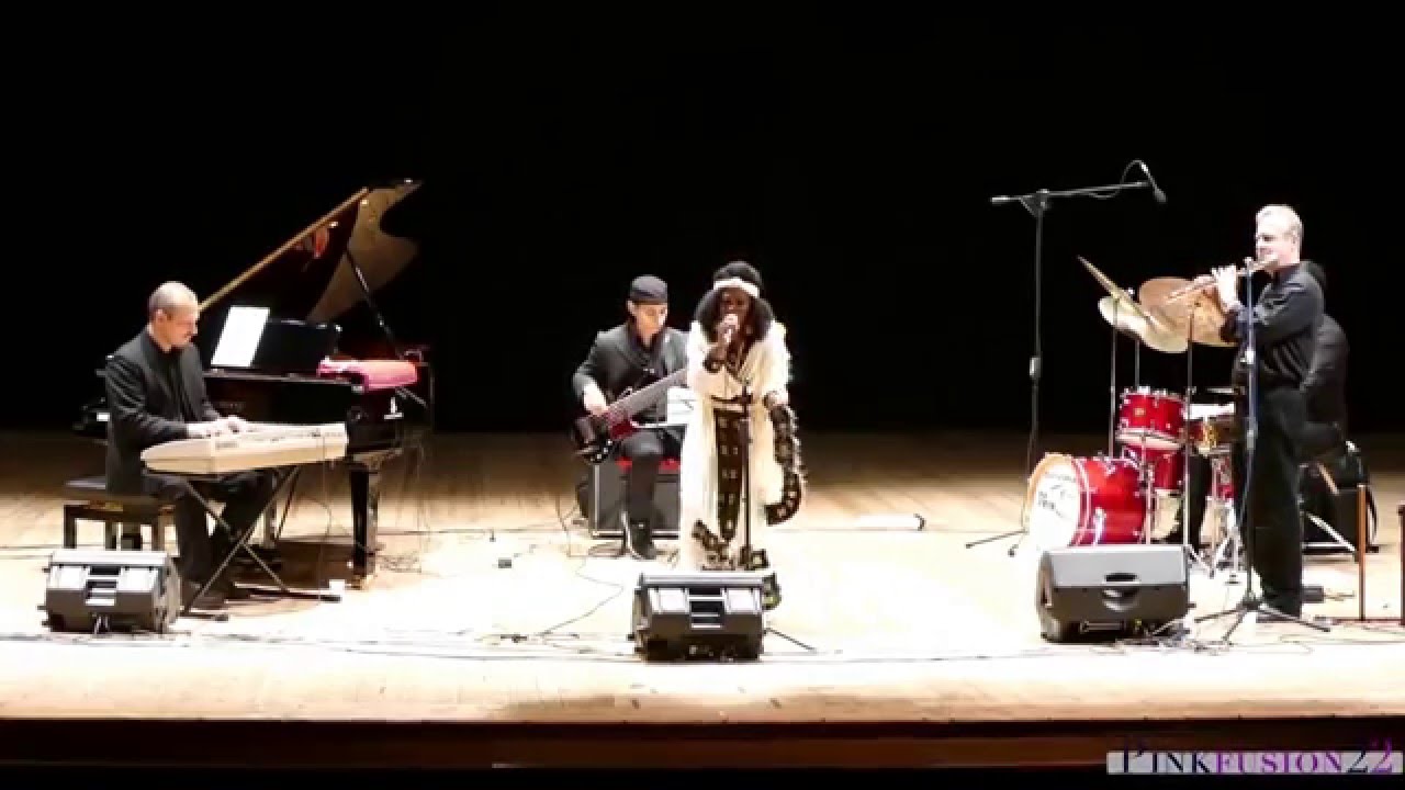 Tigist Bekele and Arary band in concert (Fabriano, Italy)