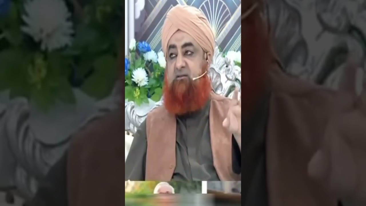 Agar Kisi Ko Qarz Diya Hua Hai Tu Us Par Zakat Banegi? | Mufti Akmal | #Shorts