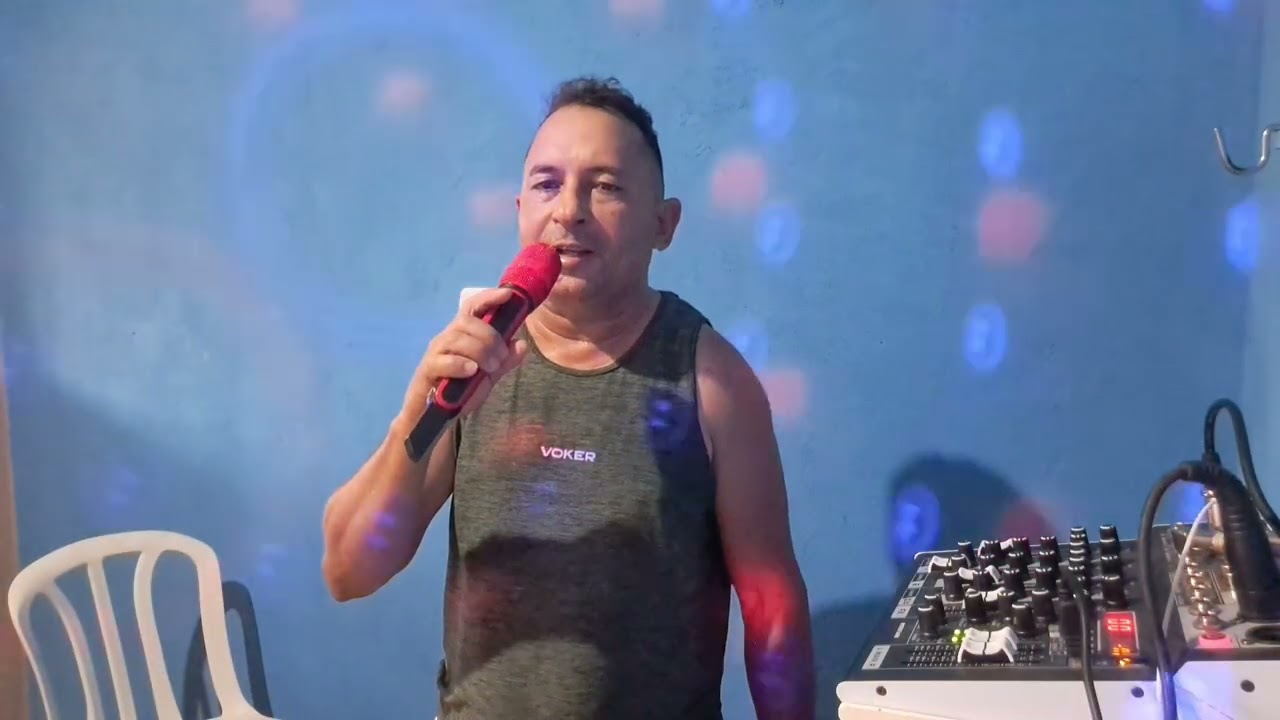 Como um anjo. Com o vermelho 