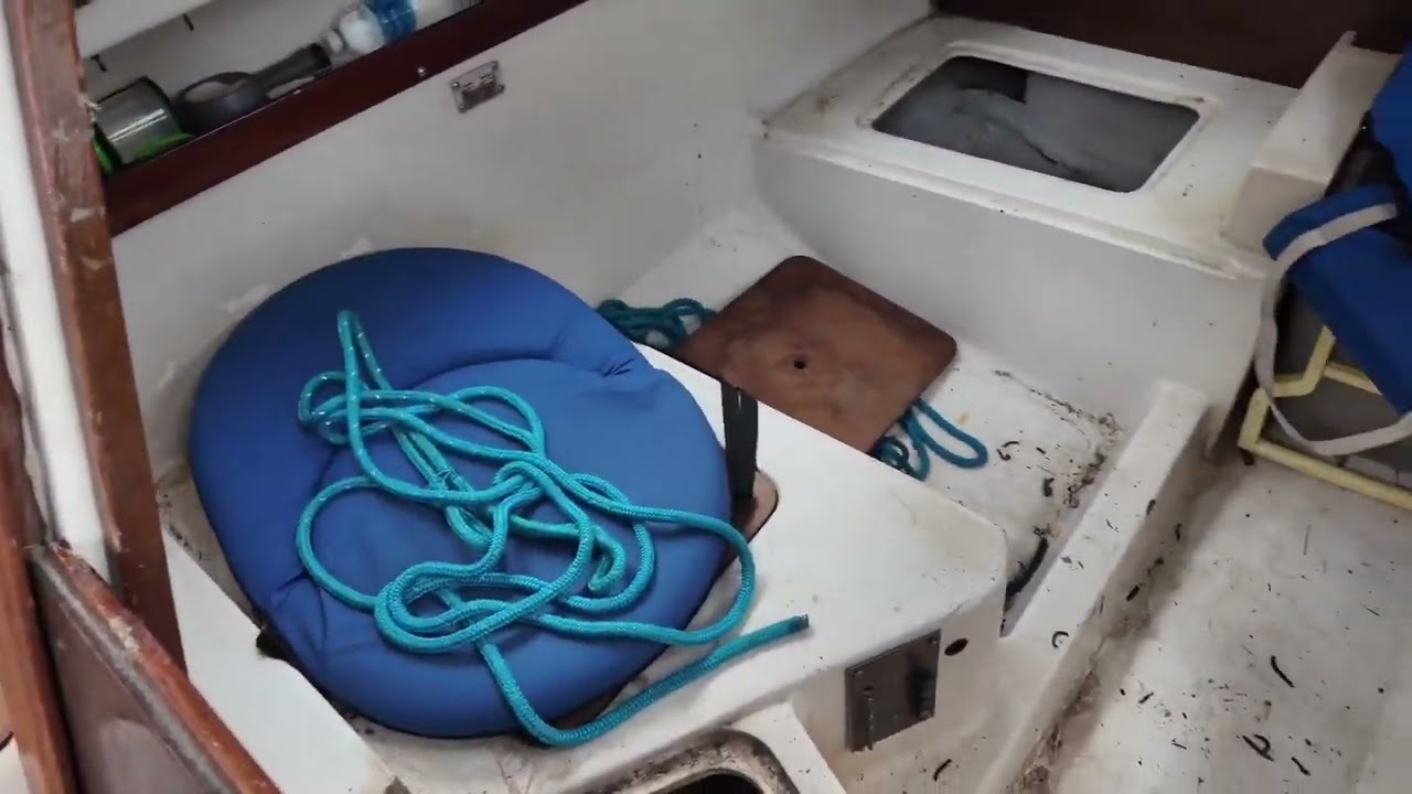 Catalina 22- Maintenance; Hull Waxing, Cockpit Lockers, Navigation Lights