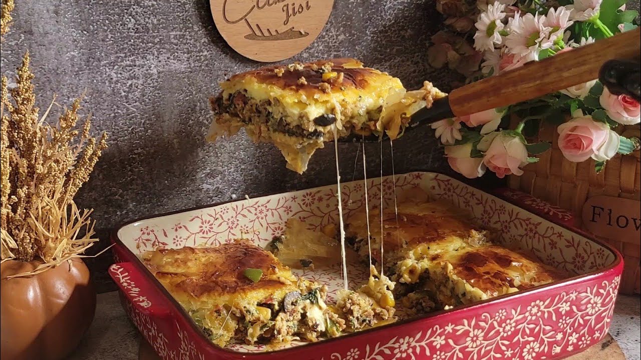 صينية جلاش باللحمة المفرومة 🥘 قرمشة خيالية وتوريق ملوكي 🧀 أسهل غداء سريع في عشر دقائق فقط 🥘