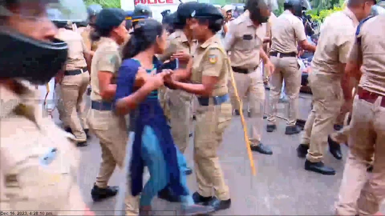 ഗവർണർക്കെതിരെ SFI പ്രതിഷേധം; പ്രവർത്തകരെ അറസ്റ്റ് ചെയ്ത് നീക്കുന്നു