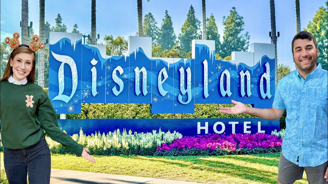 Disneyland Hotel Staycation! Room Tour + Eating at Palm Breeze Bar & Tangaroa Terrace