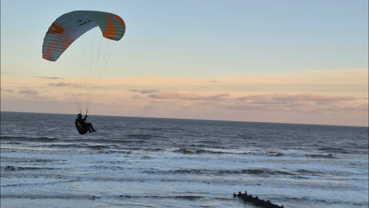 Ridge soaring paragliding North Norfolk